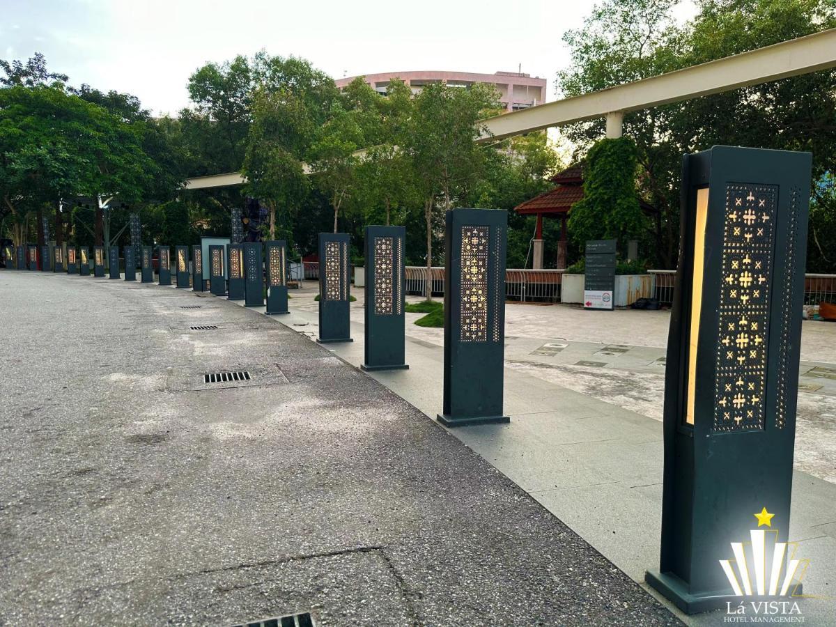 The Shore Hotel & Residences By La Vista Malacca Exterior photo